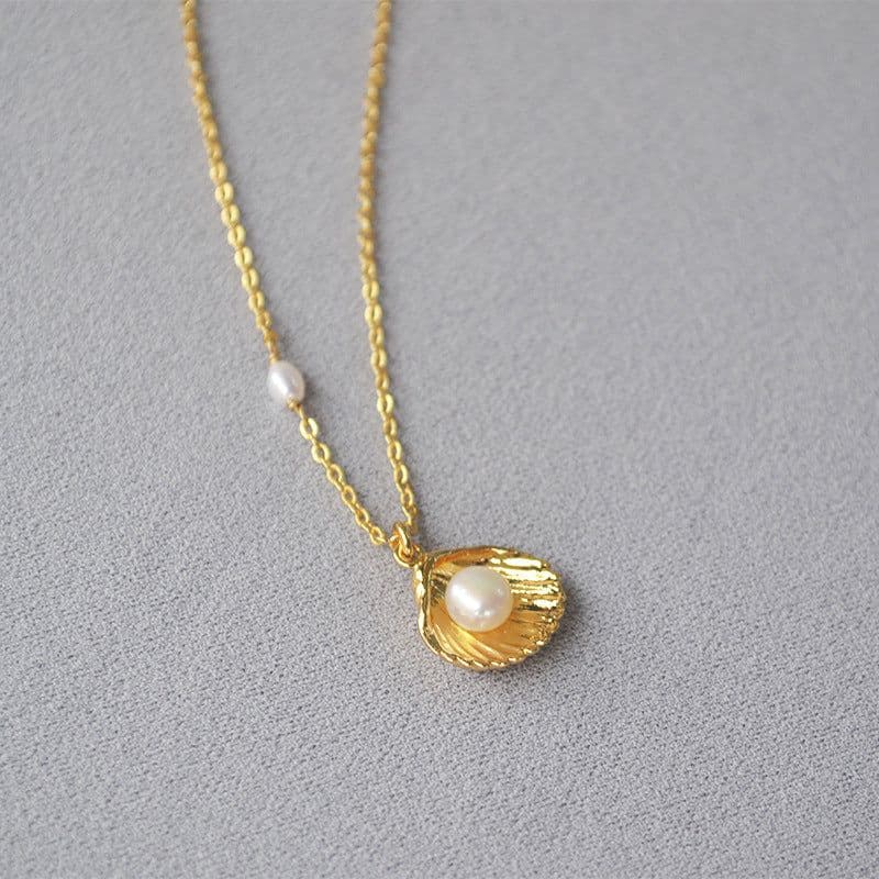 image-Golden Shell Pearl Pendant Necklace - Brass Gold-Plated Fashion (65 characters)