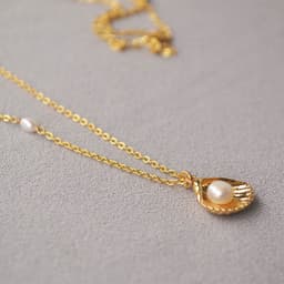image-Golden Shell Pearl Pendant Necklace - Brass Gold-Plated Fashion (65 characters)