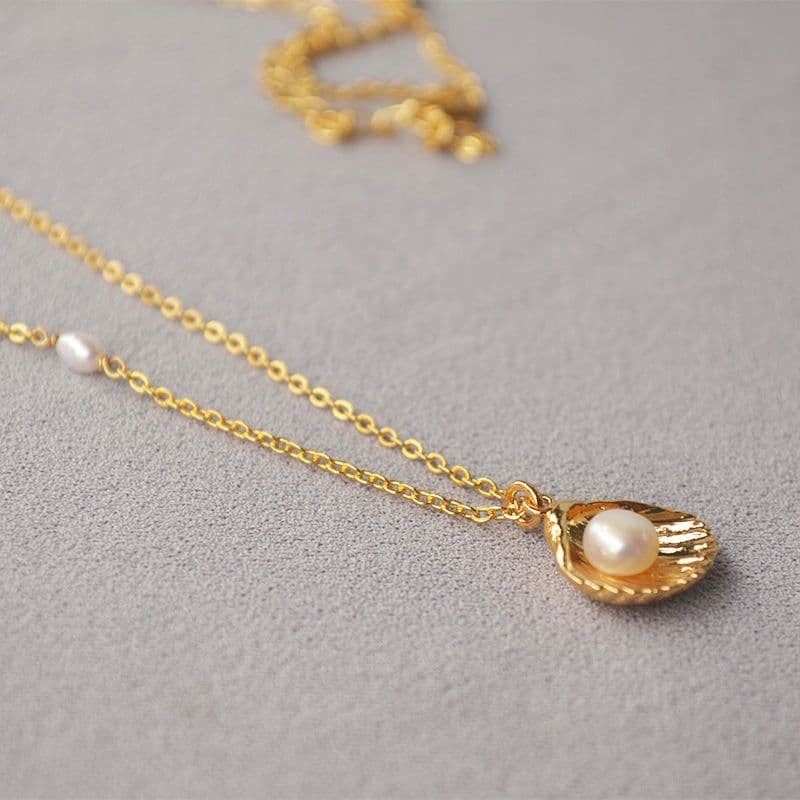 image-Golden Shell Pearl Pendant Necklace - Brass Gold-Plated Fashion (65 characters)