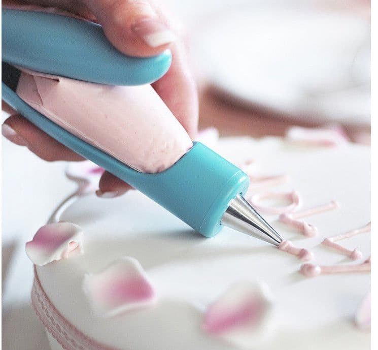 image-Factory direct face master cake decorating set flower gun cake cream decorating mouth flower bag tool