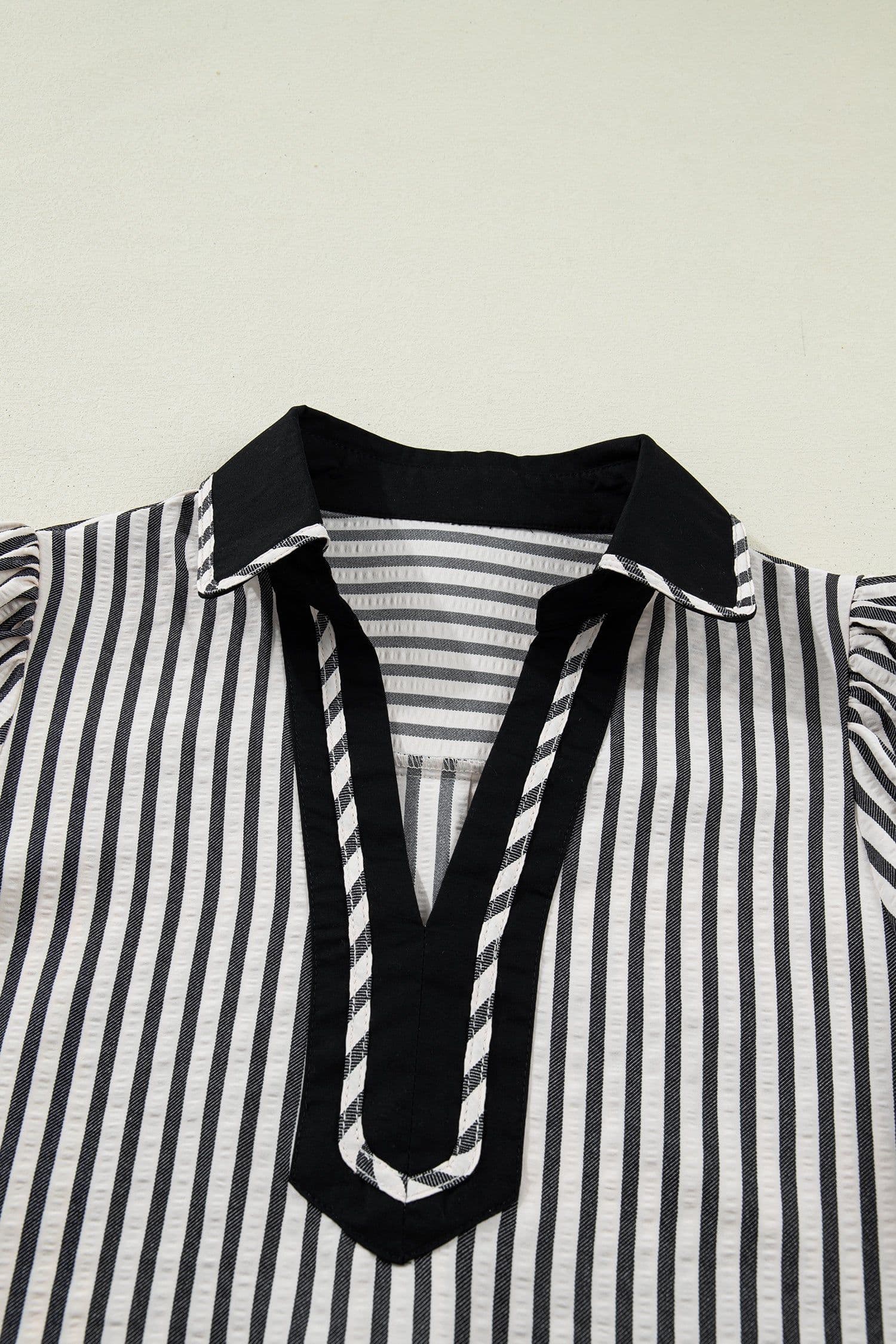 image-Green Stripe Collared Split Neck Bubble Sleeve Blouse