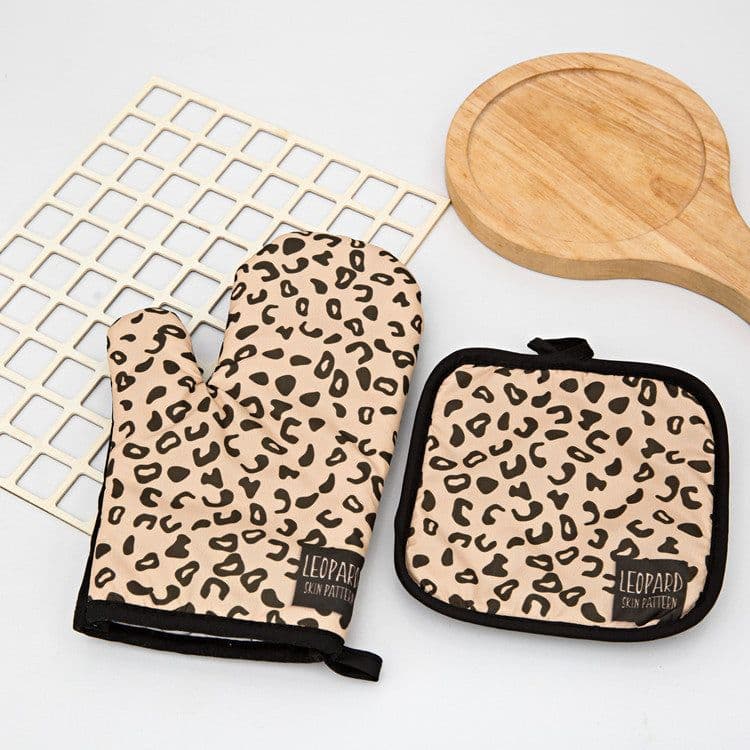 image-Thickened heat-resistant microwave oven gloves