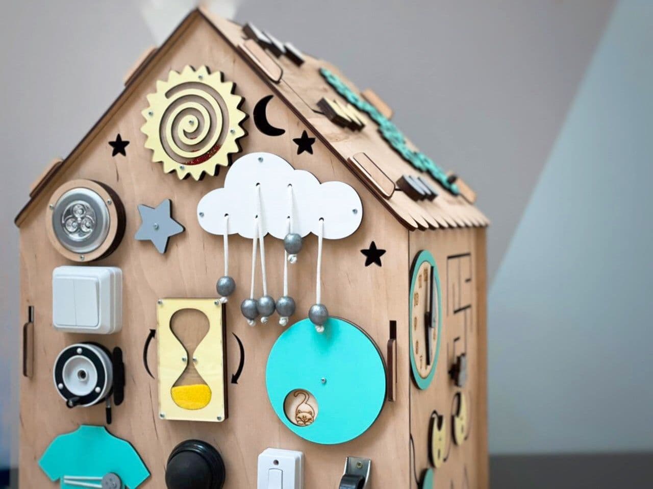 image-Montessori busy board house