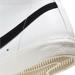 image-Nike Blazer Mid '77 W CZ1055 100 shoes