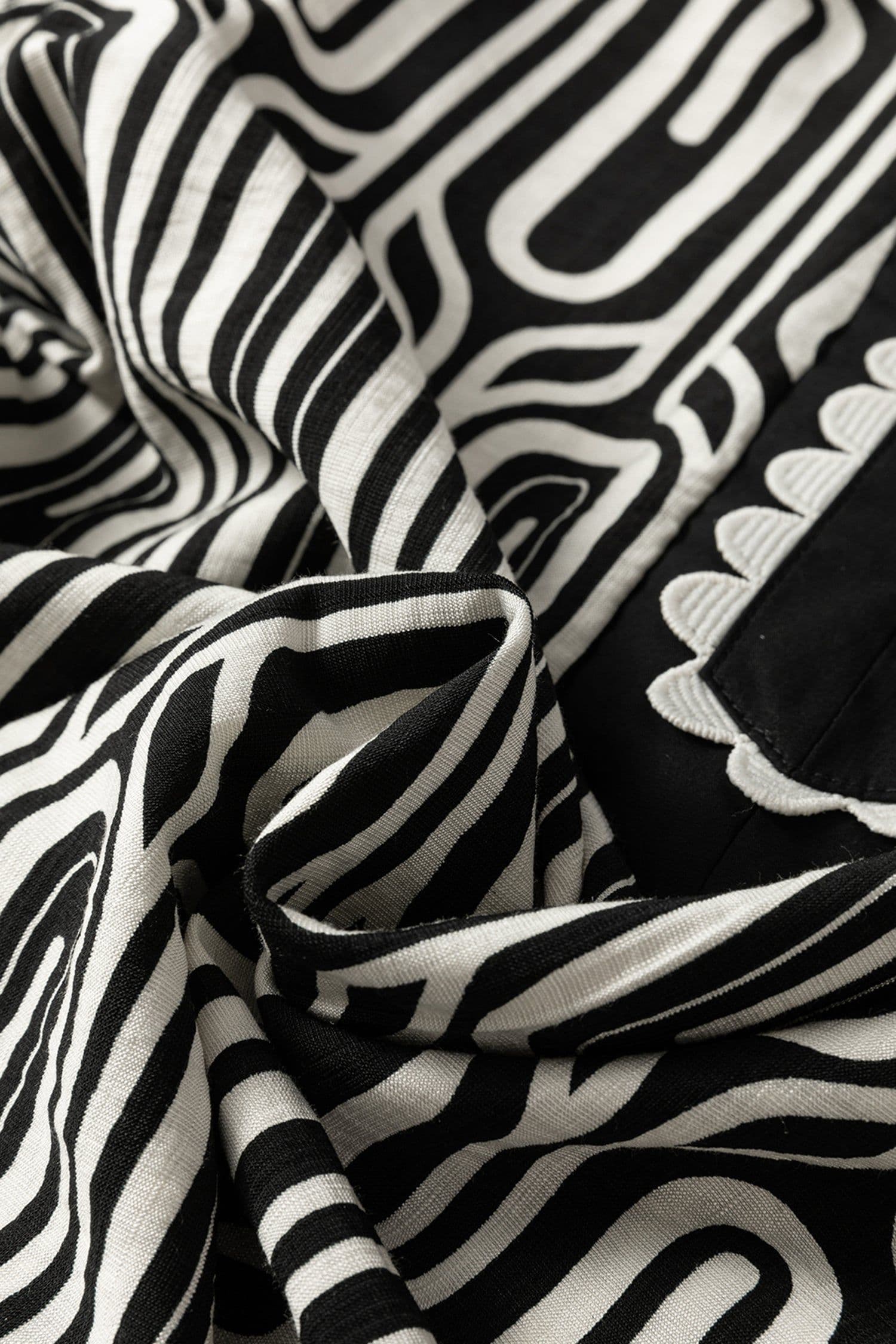 image-Black Geometric Print Contrast Scallop Color Block Patchwork Short Sleeve Blouse
