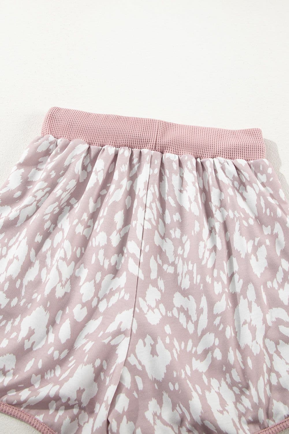 image-Khaki Leopard Shorts Arched Hem Elastic Waist