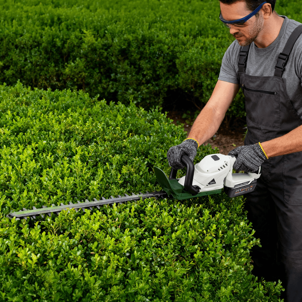 image-Cordless Hedge Trimmer, 20000 RPM, 2600mAh, Dual-Action Steel Blade, Safety Goggles