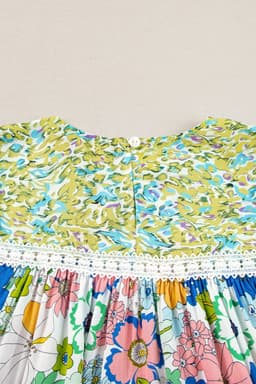 image-Green Bubble Sleeve Lace Trim Floral Blouse
