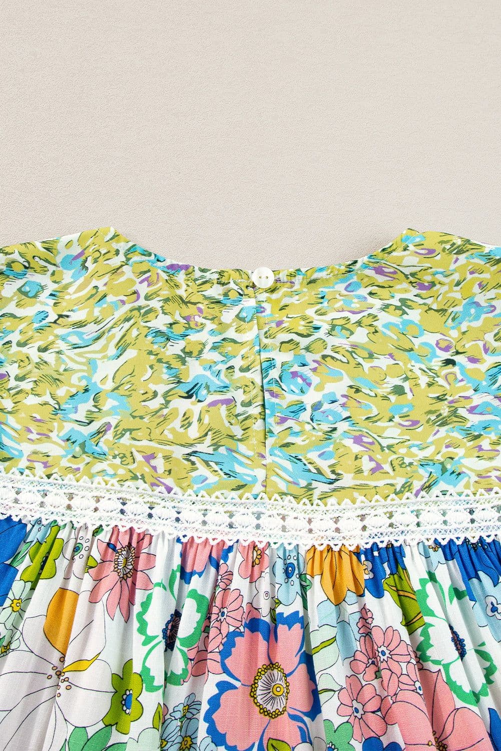image-Green Bubble Sleeve Lace Trim Floral Blouse