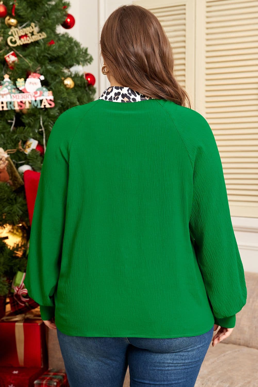 image-Green Plus Size Leopard Trim Split Neck Puff Sleeve Blouse