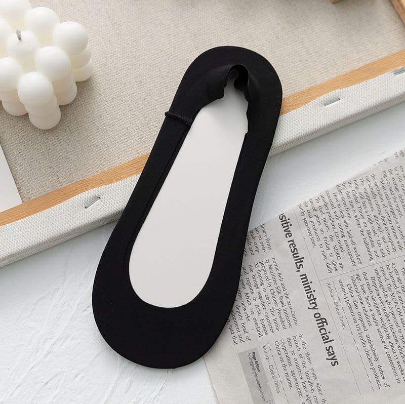 image-In summer, you can cut any seamless silk feeling one-piece boat socks. Wholesale three-dimensional and silicone ice silk invisible socks