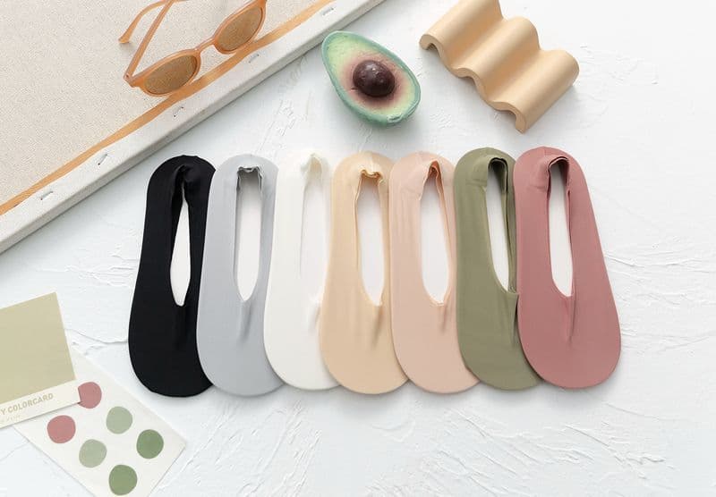 image-In summer, you can cut any seamless silk feeling one-piece boat socks. Wholesale three-dimensional and silicone ice silk invisible socks