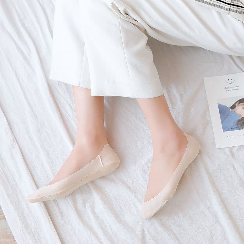 image-In summer, you can cut any seamless silk feeling one-piece boat socks. Wholesale three-dimensional and silicone ice silk invisible socks