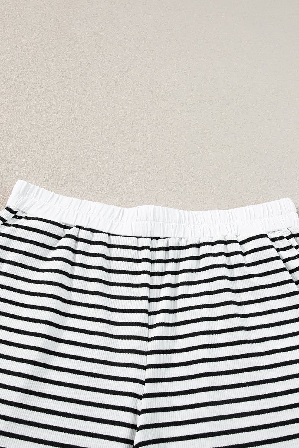 image-White Stripe Contrast Edge Tee & Shorts Set - Casual Two-Piece Outfit