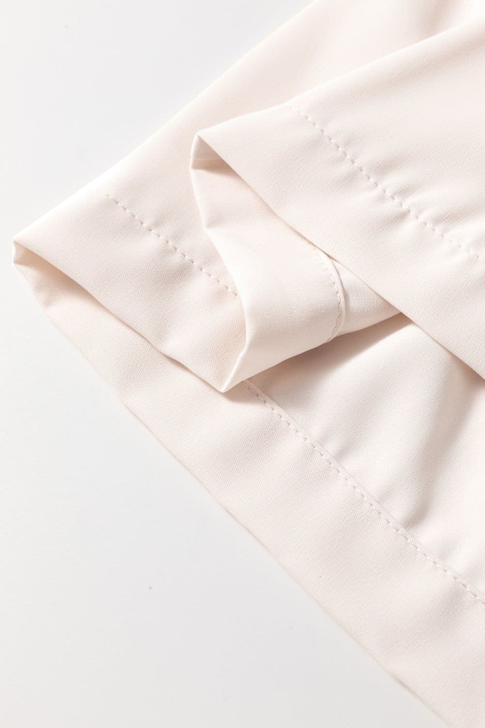image-White Bow Tie Puff Sleeve Ruffle Hem Blouse