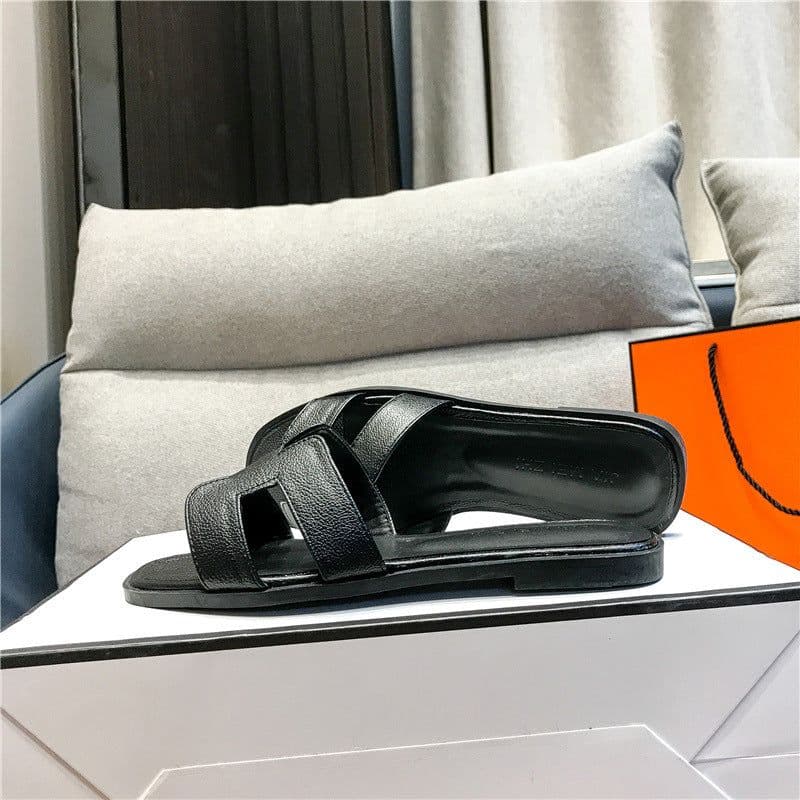 image-One piece of 2021 women's summer sandals flat bottom fashion outer wear beach shoes one word casual slippers women