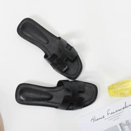 image-One piece of 2021 women's summer sandals flat bottom fashion outer wear beach shoes one word casual slippers women