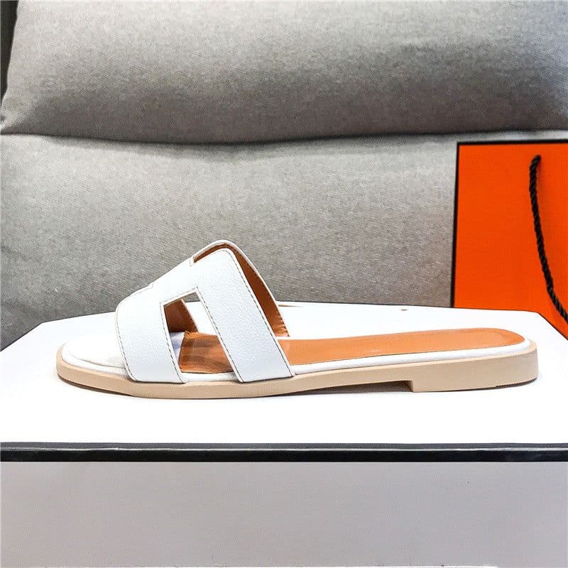 image-One piece of 2021 women's summer sandals flat bottom fashion outer wear beach shoes one word casual slippers women
