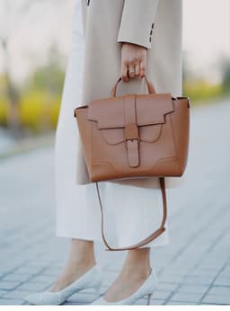 image-New Ouyang Nana commuter bag with niche design portable messenger shoulder multifunctional handbag