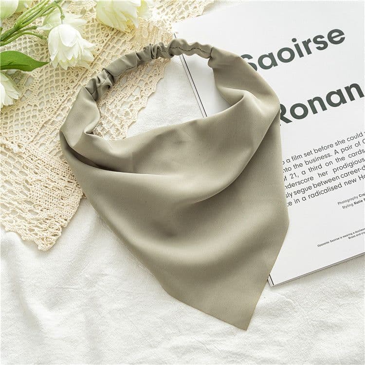 image-Cross-border new solid color chiffon triangle scarf headband European and beautiful simple elastic band headscarf three-state wild headdress
