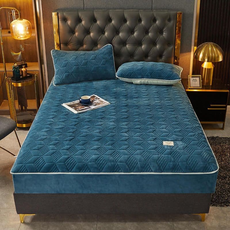 image-Milk velvet thickened fitted sheet single piece winter coral velvet bed cover cover mattress protector non-slip fixed all-inclusive pillowcase