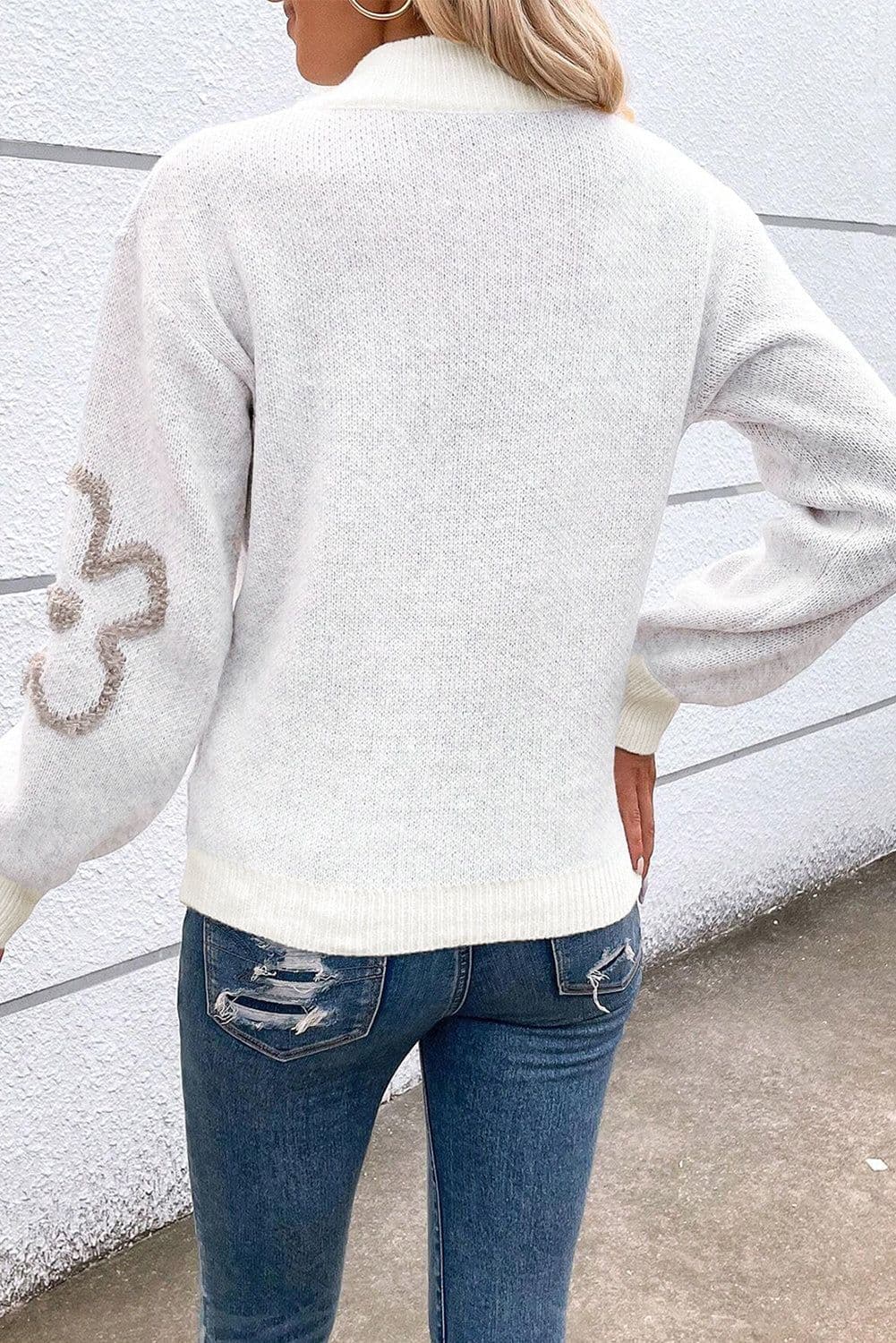 image-Contrast Flower Half-Zipper Sweater - White Stand Neck (63 characters)