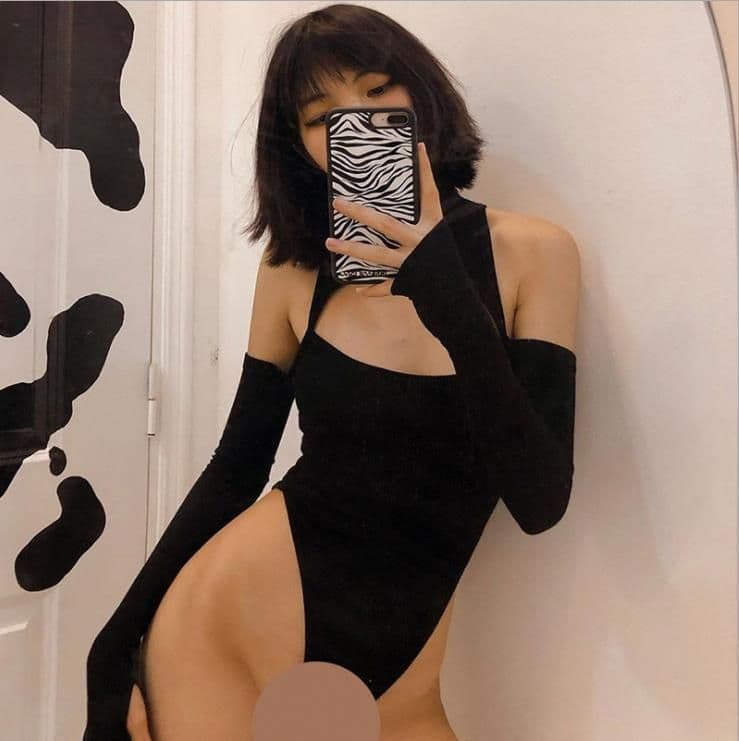 image-European and American foreign trade 2023 new sexy hollow strapless self-cultivation pure desire dark long sleeves bottoming one-piece T-shirt