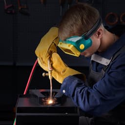 image-VEVOR Oxygen Acetylene Torch Kit, Gas Welding Torch Kit, 14PCS Portable Oxy Acetylene Brazing Set with 177'' Twin-Hose, 2 Welding Tips, Welding Torch, 2 Regulators, Cylinder Holder (without Cylinder)