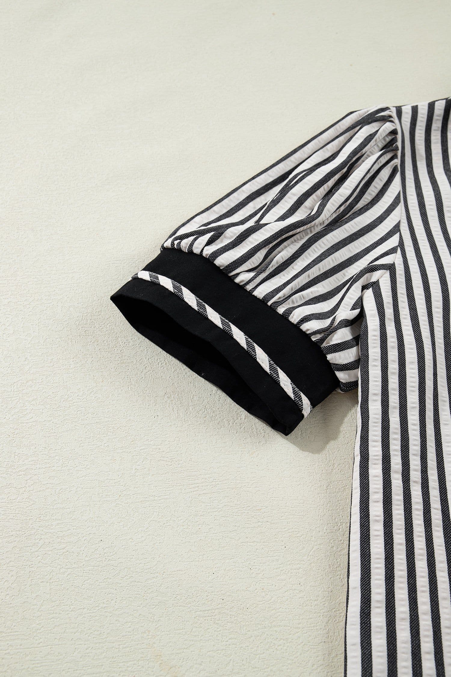 image-Green Stripe Collared Split Neck Bubble Sleeve Blouse