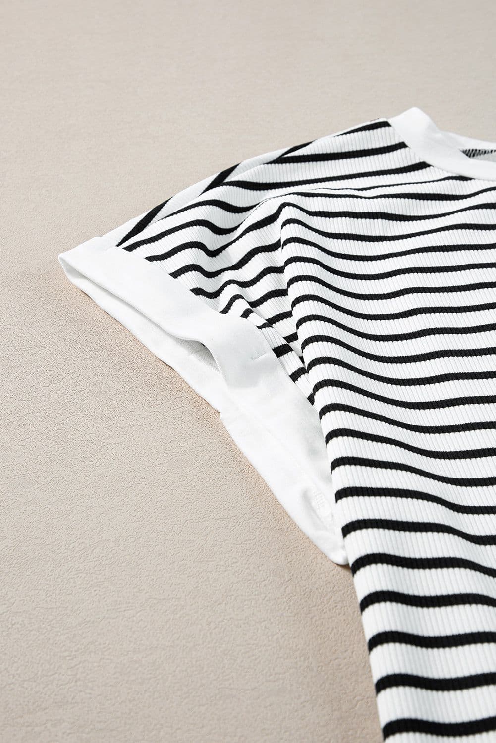 image-White Stripe Contrast Edge Tee & Shorts Set - Casual Two-Piece Outfit