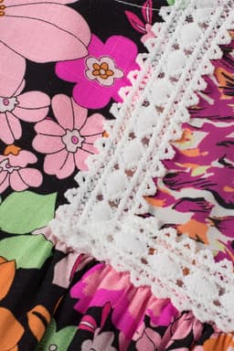image-Green Bubble Sleeve Lace Trim Floral Blouse