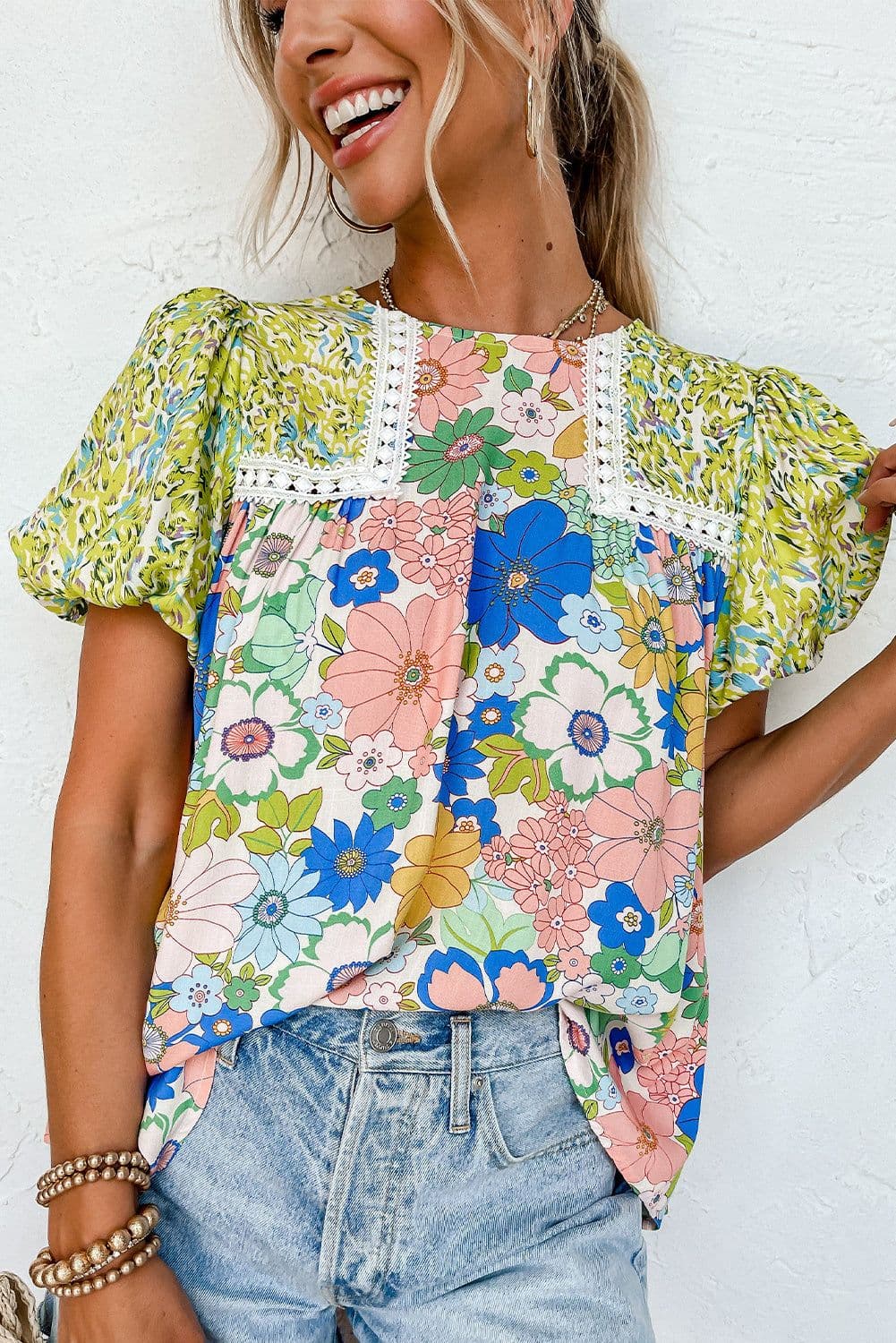 image-Green Bubble Sleeve Lace Trim Floral Blouse