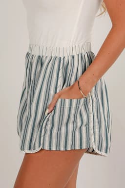 image-Gray Stripe Elastic Waist Cargo Pocket Casual Shorts