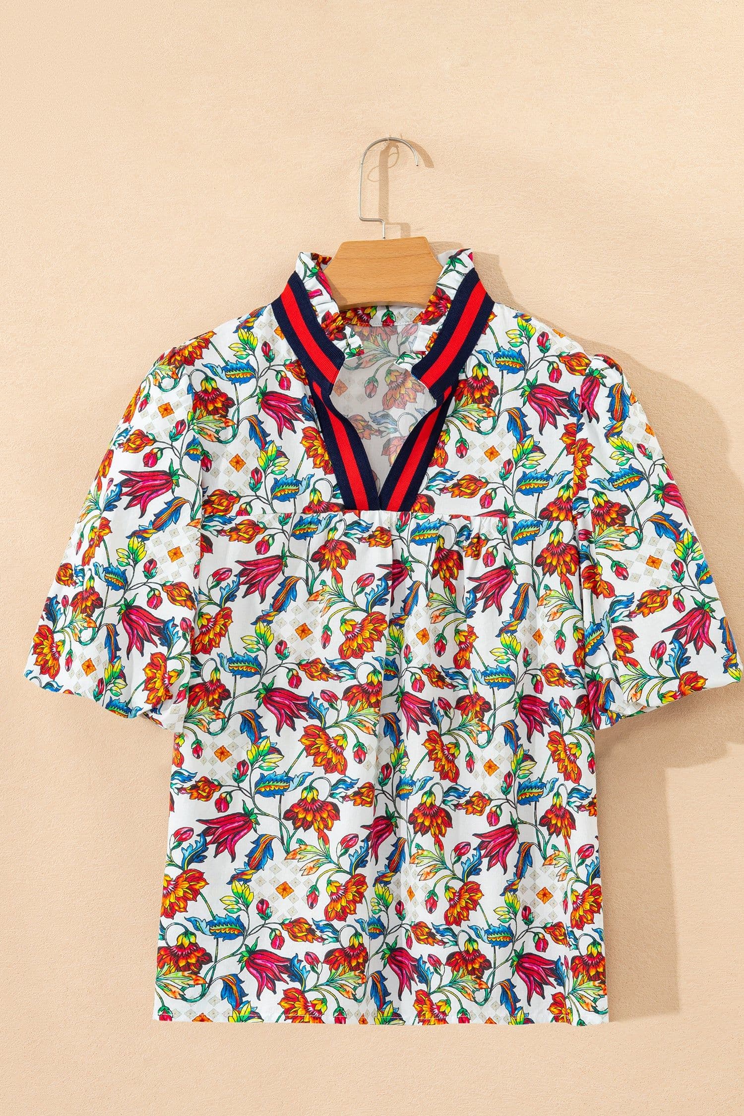 image-Multicolour Contrasted V Neckline Floral Puff Short Sleeve Blouse