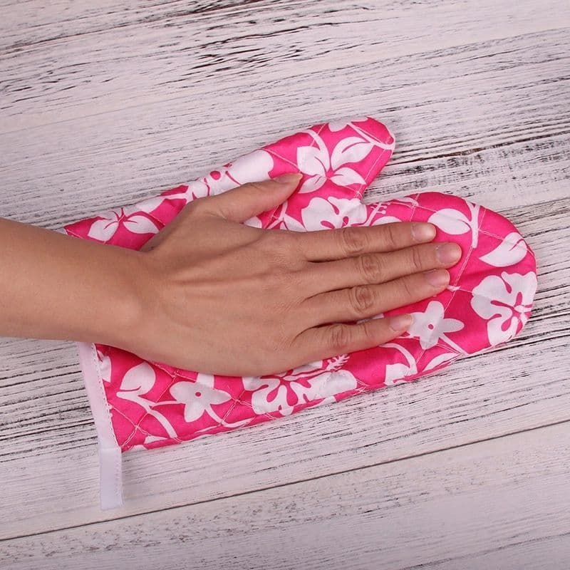 image-Kitchen Anti Ironing Gloves Heat Insulation Thickened Microwave Oven Baking Cute Barbecue High Temperature Resistant And Heat Resistant Oven Household Gloves