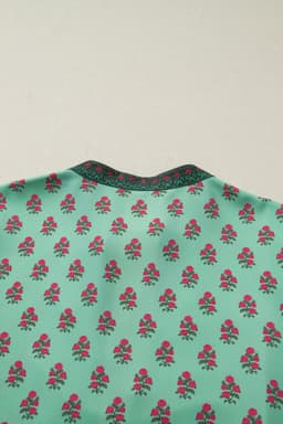 image-Green Plus Size Floral Print V-Neck Blouse