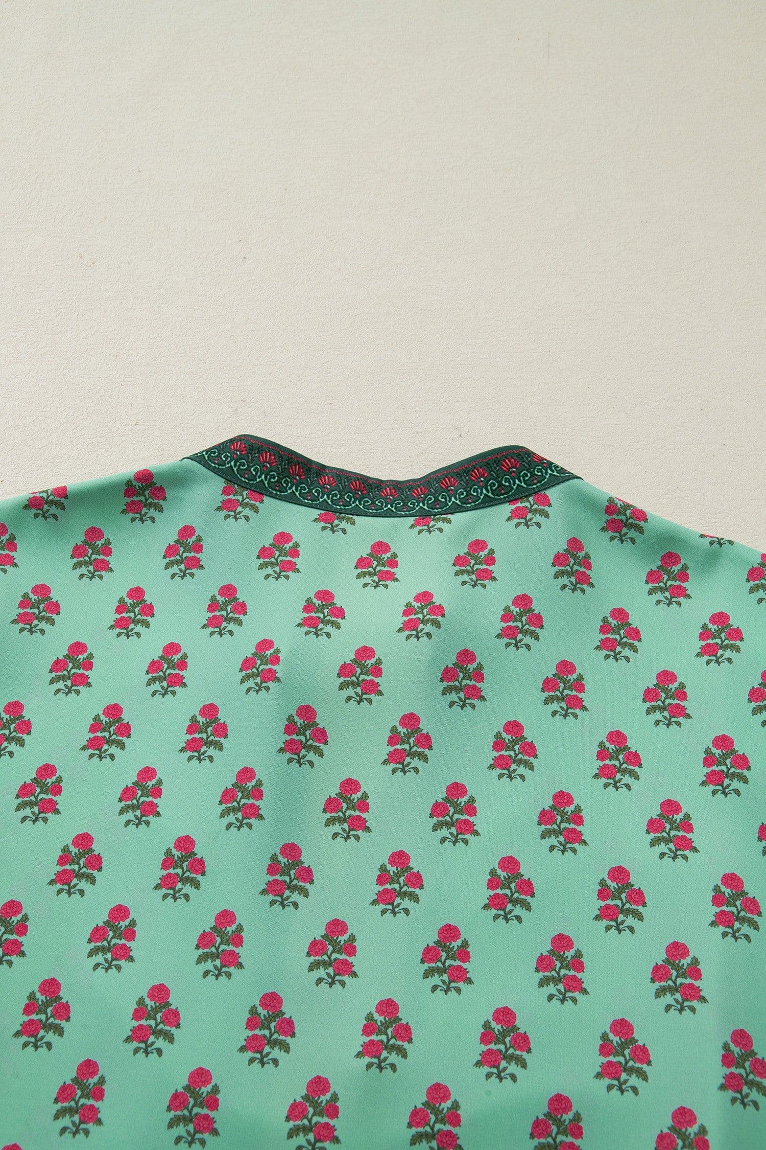 image-Green Plus Size Floral Print Contrast Trim V Neck Bracelet Sleeve Blouse
