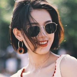 image-Women's Square Frame Metal Sunglasses UV400 Retro Driving Eyewear