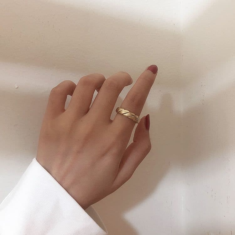 image-RONERAIT Adjustable Twisted Metal Open Ring Women's Retro Gold Plated