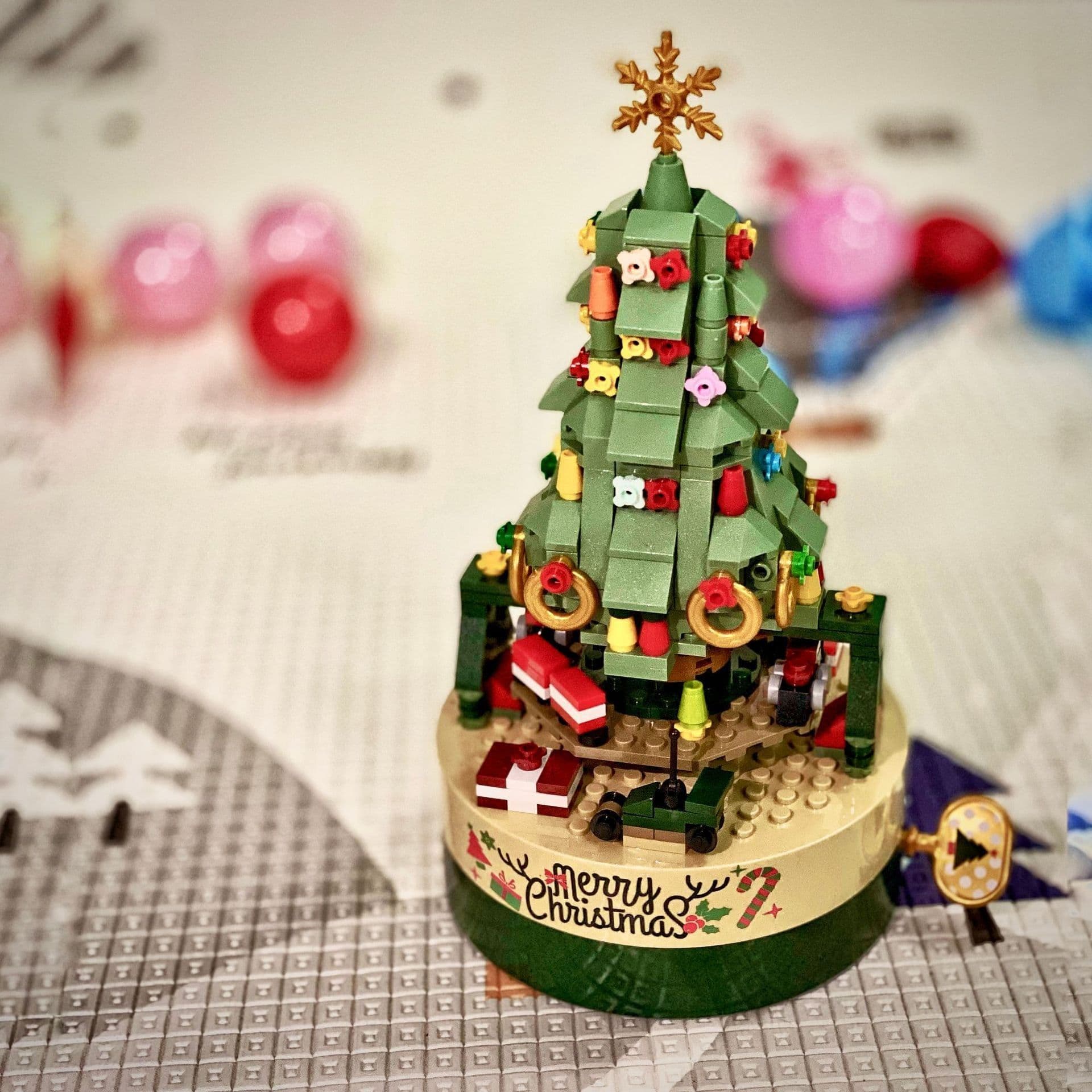 image-Jiaqi 1302 Christmas Tree Music Box Building Blocks Set 200-400pcs