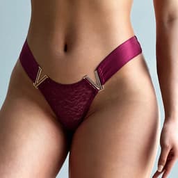 image-Women's Low-Waist Nylon Briefs with V-Ring Metal Buckle & Lace