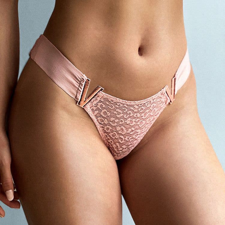 image-Women's Low-Waist Nylon Briefs with V-Ring Metal Buckle & Lace
