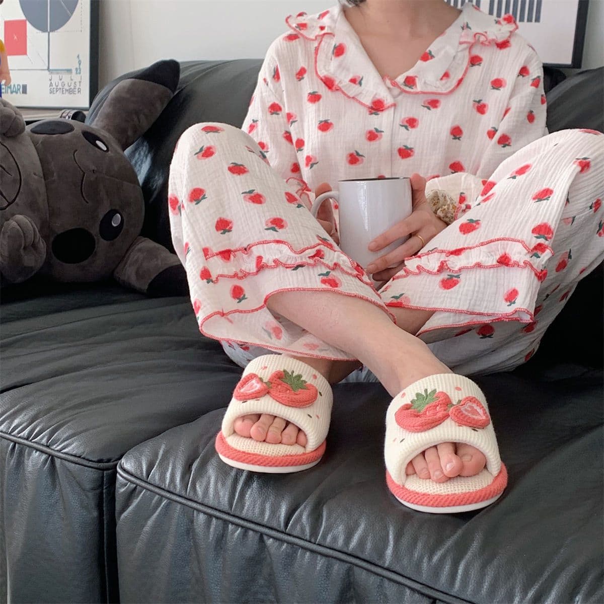 image-Women's Cotton Linen Strawberry Slippers Indoor Home Sandals
