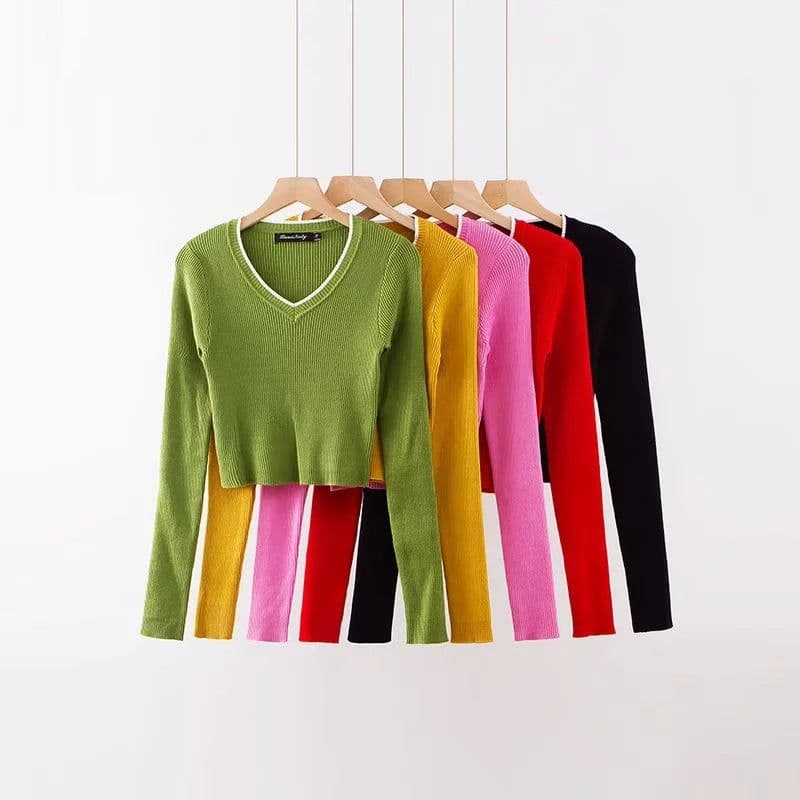 image-Women's Solid Color V-Neck Slim Fit Knitted Sweater STUDC0825