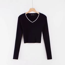 image-Women's Solid Color V-Neck Slim Fit Knitted Sweater STUDC0825