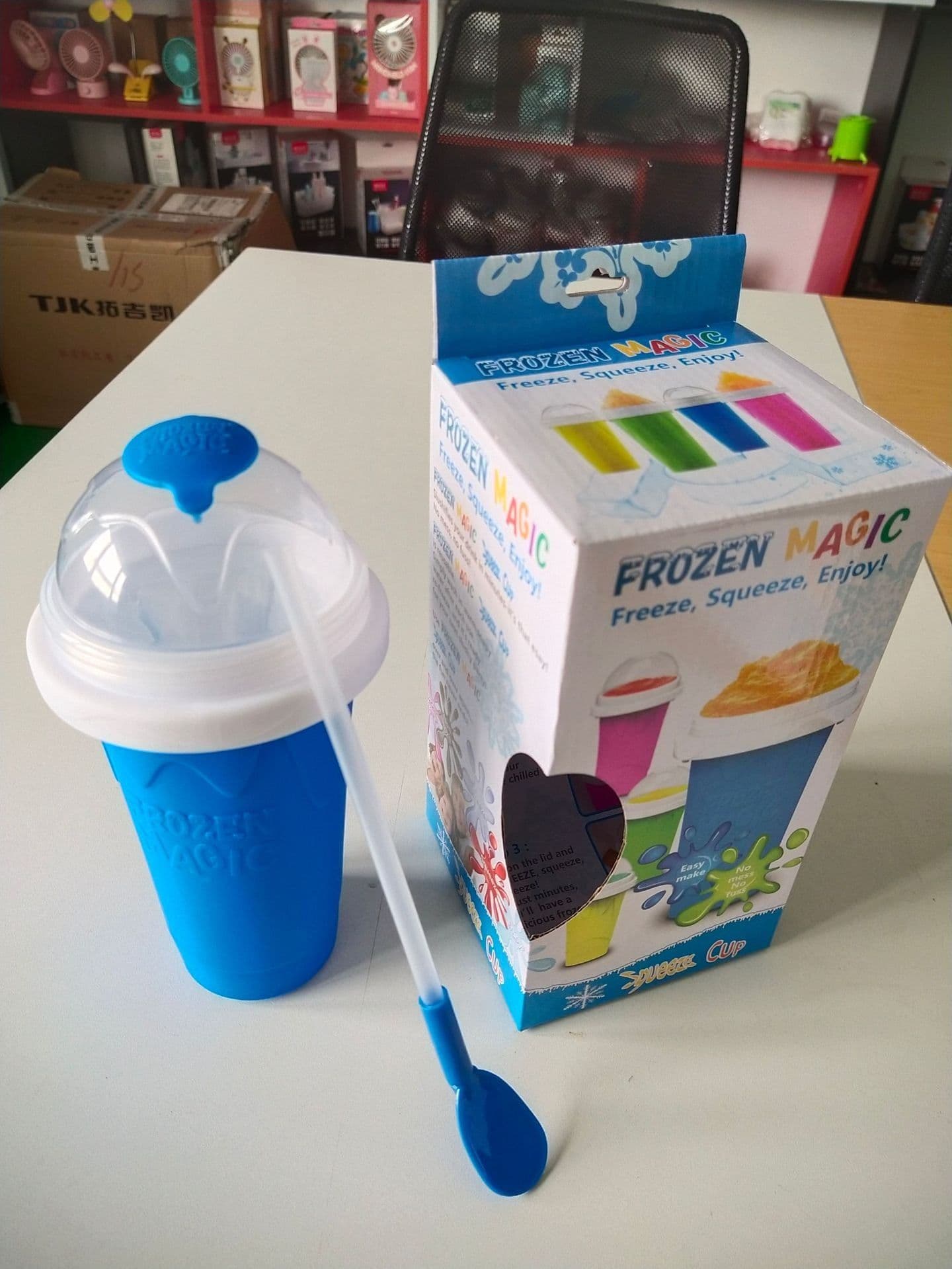 image-Slushy Maker Cup DIY Smoothie Frozen Magic Squeeze Cup 350ml