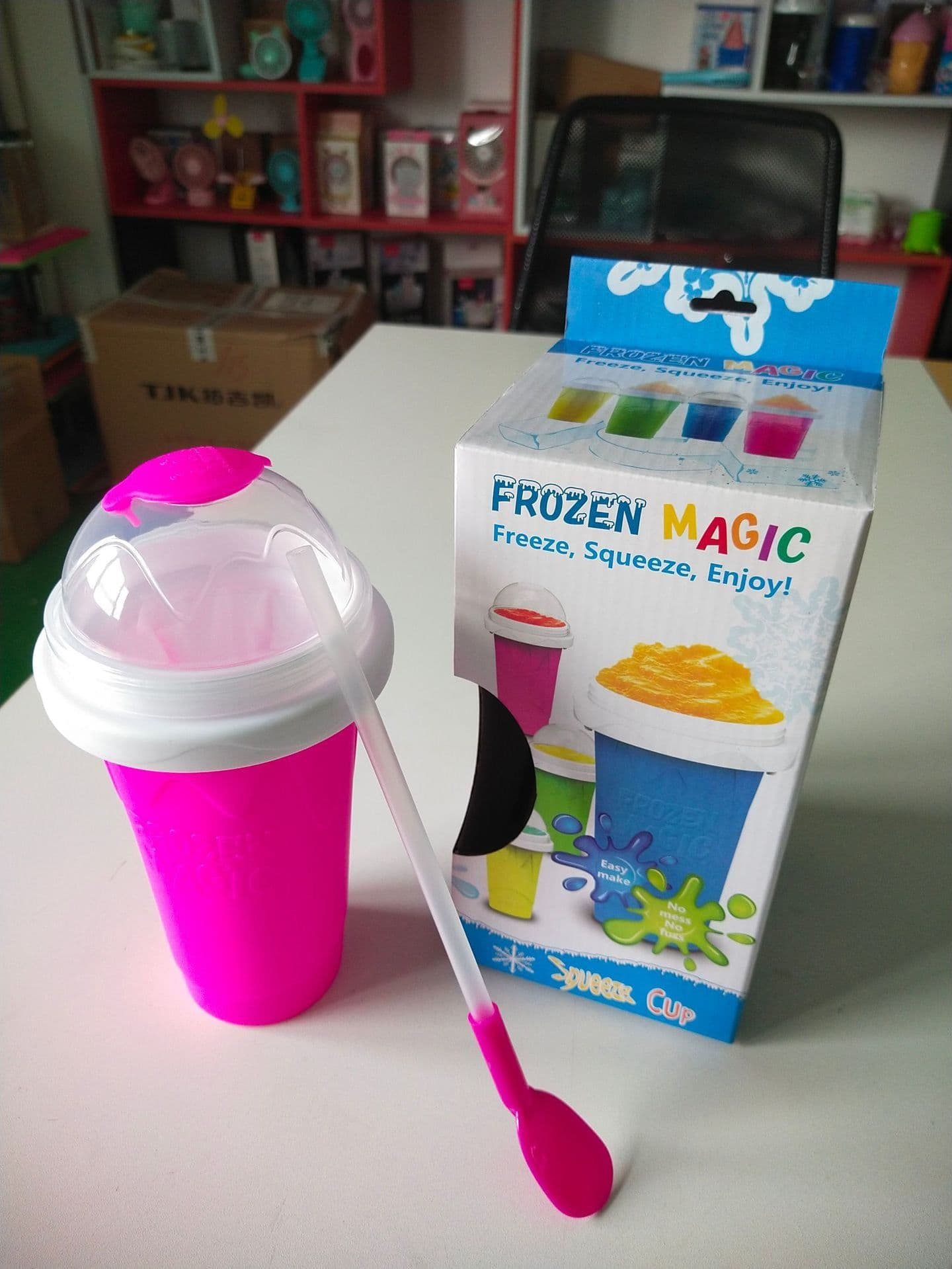 image-Slushy Maker Cup DIY Smoothie Frozen Magic Squeeze Cup 350ml