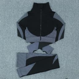 image-Cross-Border Seamless Sports Bra Set - 3-Piece Yoga Fitness Wear