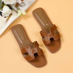 image-Women's Rubber Sole Flat Sandals Summer Non-Slip Beach Slippers