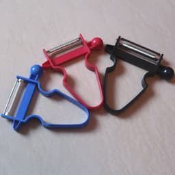 image-3-Piece Kitchen Vegetable Peeler Grater and Slicer Set